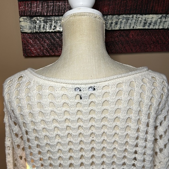Women's A. Byer Crocheted Cropped Sweater Size X-Large Brown and Cream - Picture 6 of 13